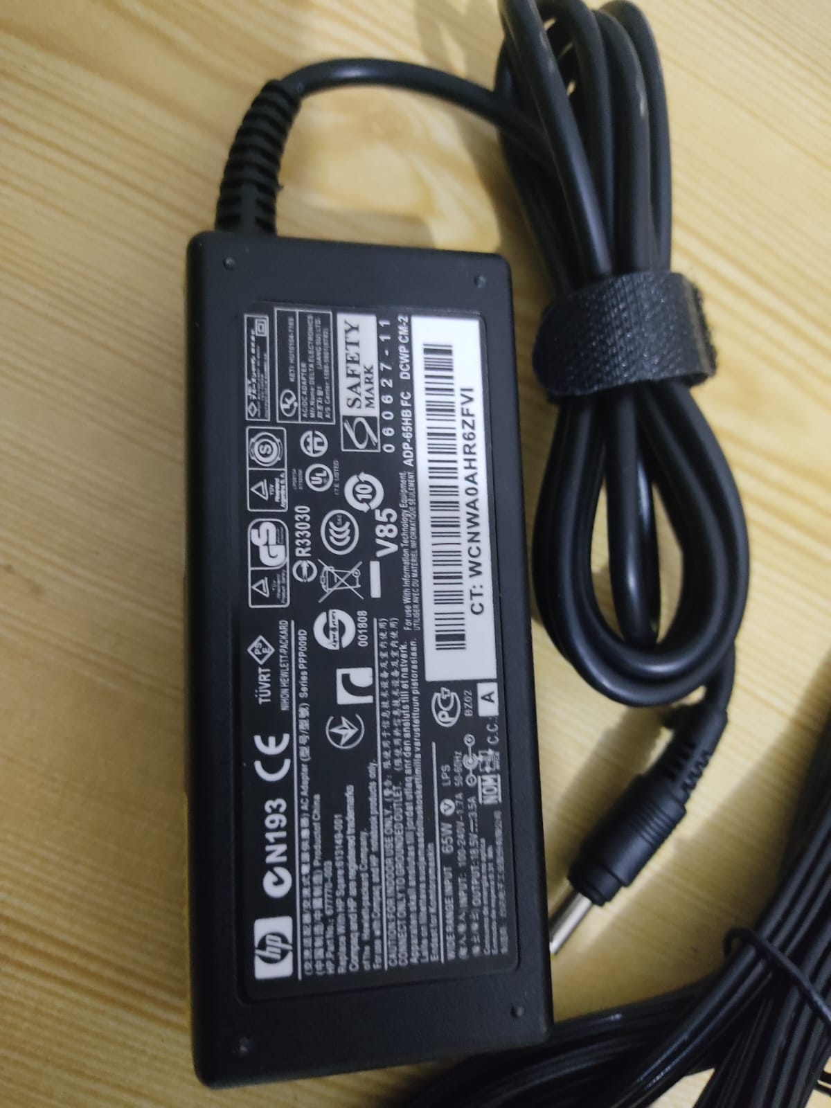Cargador laptop HP punta amarilla 