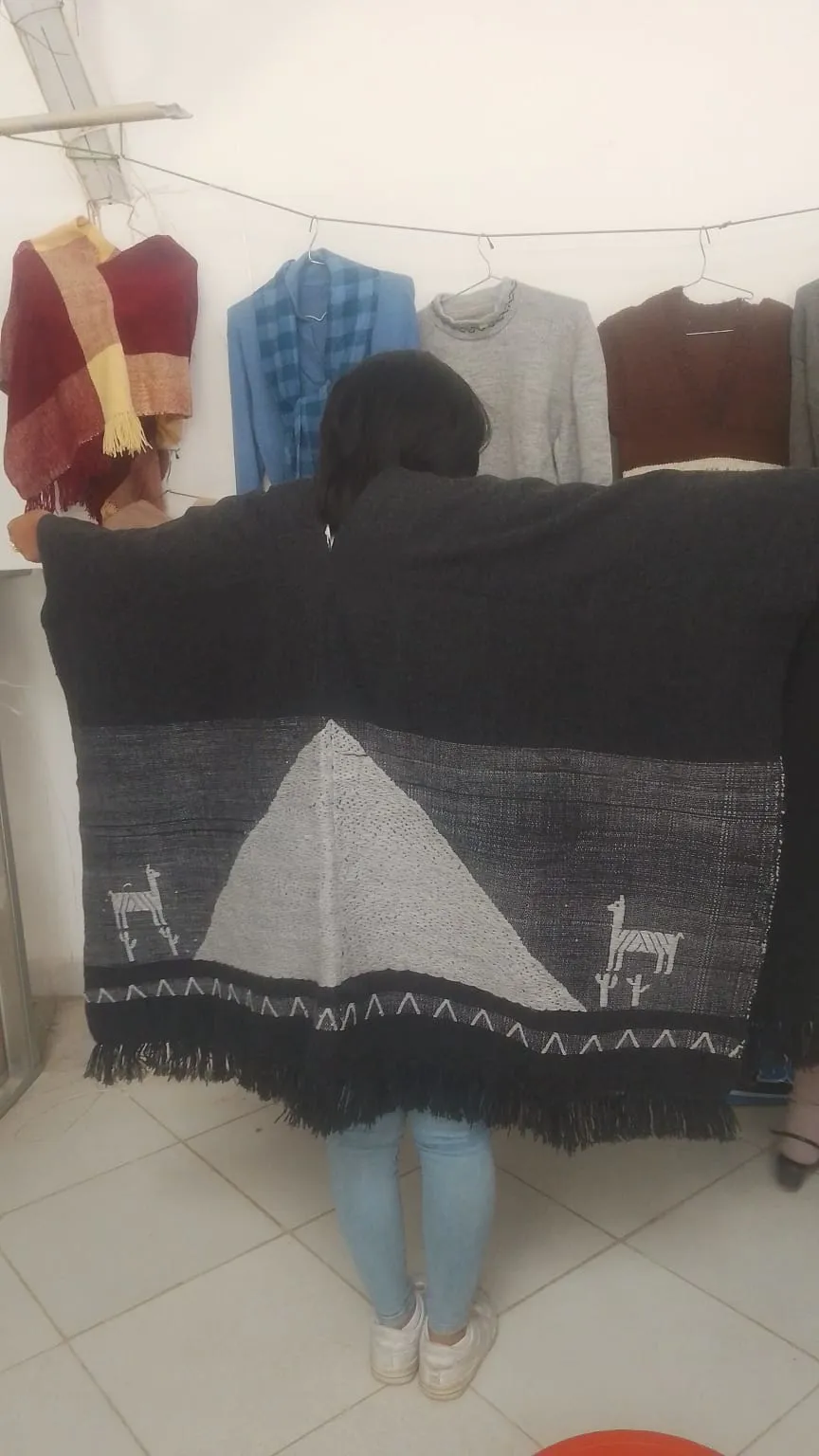 Poncho tejido a telar 